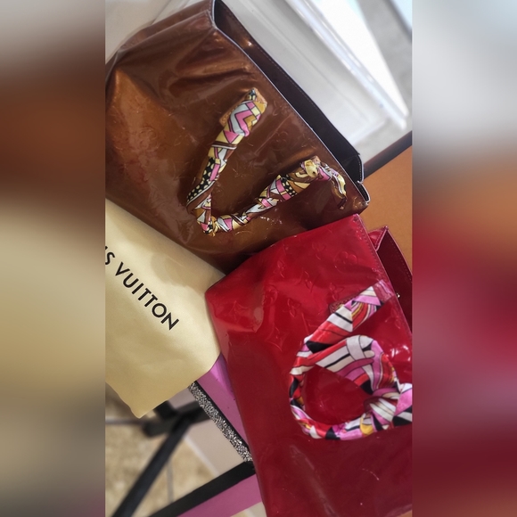 (2) authentic Louis Vuitton Vernis Purses! - Picture 4 of 16